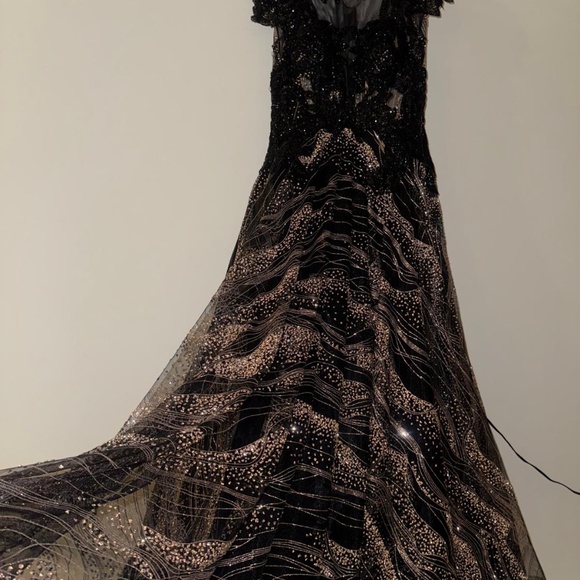 Party dresses - Picture 13 of 17